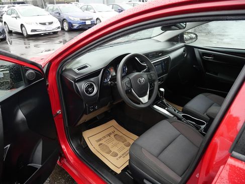 Used 2018 Toyota Corolla LE w/ Carpet Mat Package (TMS) image 9