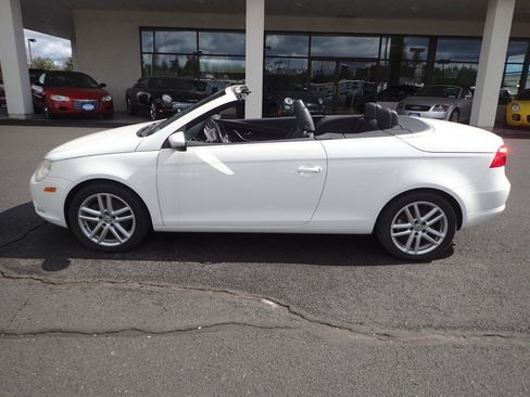 Used 2009 Volkswagen Eos Lux FWD image 10
