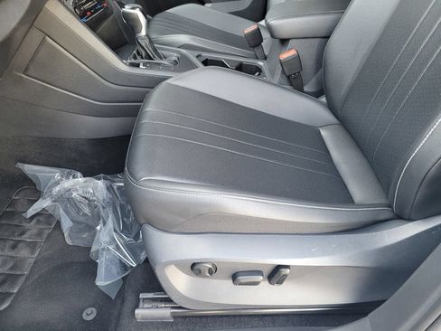 Used 2024 Volkswagen Tiguan SE FWD image 24