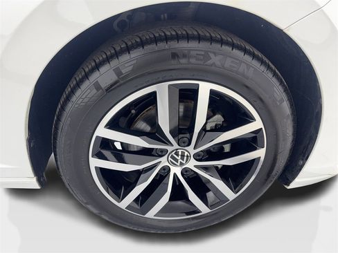 Used 2025 Volkswagen Jetta SE w/ Sunroof Package image 81