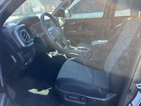 Used 2022 Toyota Tacoma TRD Sport w/ Technology Package image 5