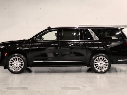 Used 2023 Cadillac Escalade ESV Premium Luxury AWD/4WD image 2