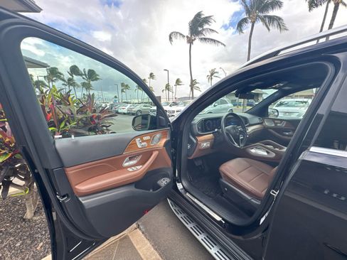 Used 2025 Mercedes-Benz GLE 450e 4MATIC w/ AMG Line Exterior image 13