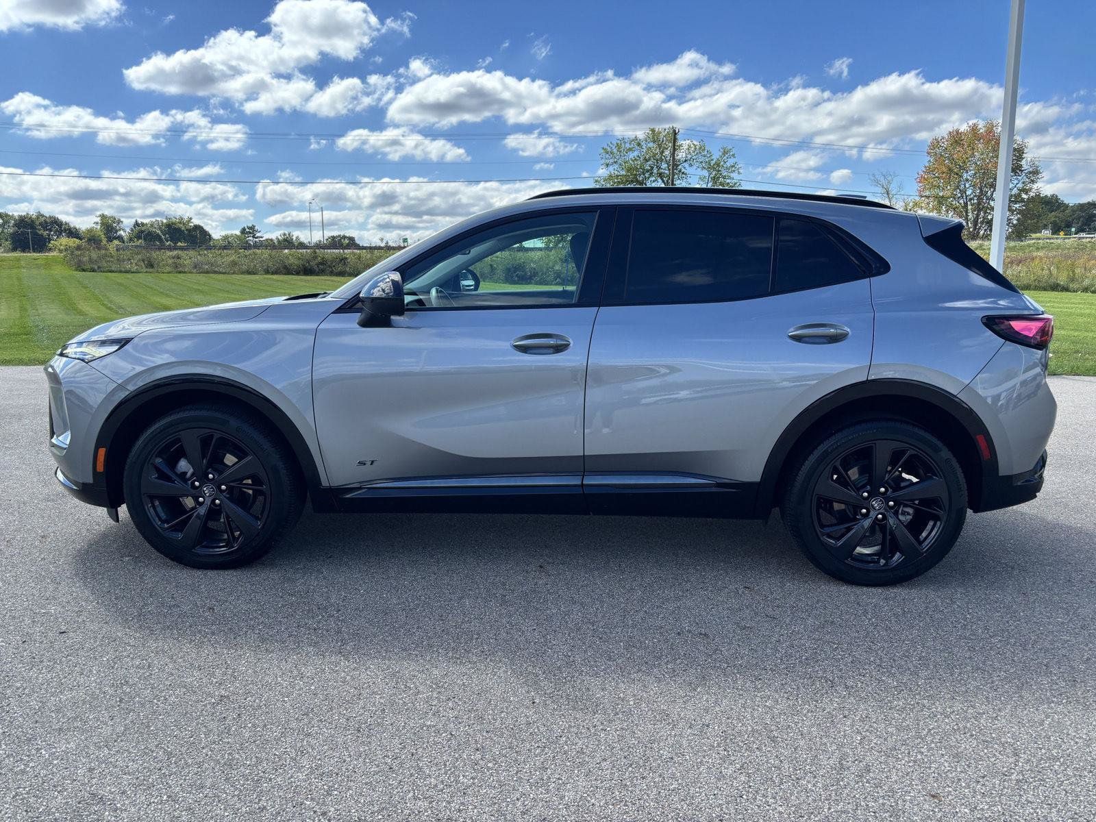 Used 2024 Buick Envision Sport Touring AWD/4WD image 2