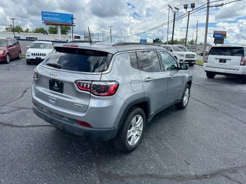 Used 2022 Jeep Compass Latitude AWD/4WD image 8