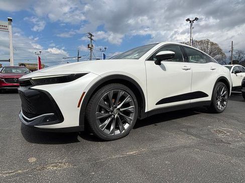 Used 2023 Toyota Crown w/ Advanced Technology Package image 3