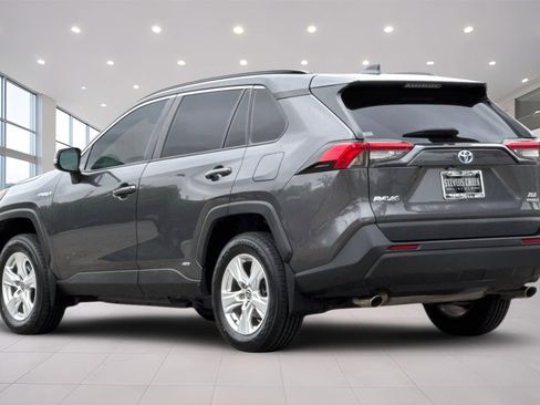 Used 2021 Toyota RAV4 XLE w/ Convenience Package AWD/4WD image 6