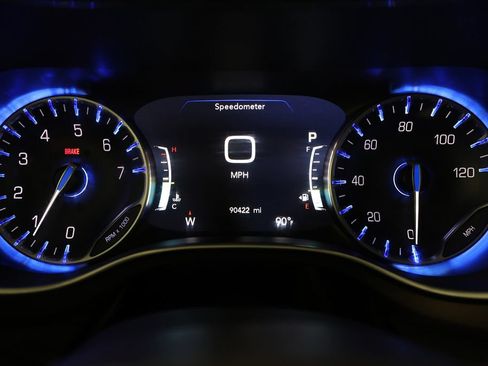 Used 2019 Chrysler Pacifica Touring-L Plus FWD image 21