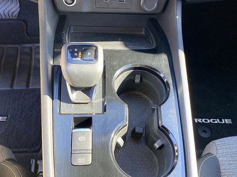 Used 2023 Nissan Rogue SV image 17