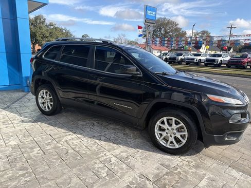 Used 2018 Jeep Cherokee Latitude image 6