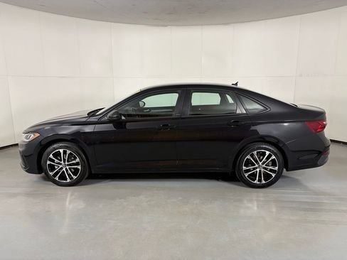 Used 2025 Volkswagen Jetta Sport FWD image 5