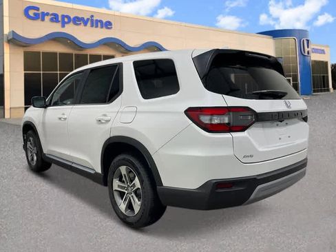 New 2025 Honda Pilot EX-L image 3