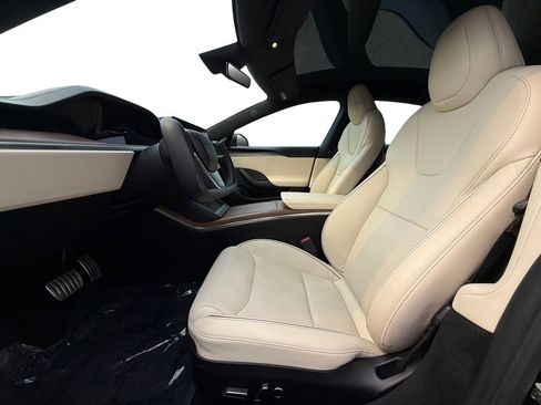 Used 2021 Tesla Model S Plaid image 9