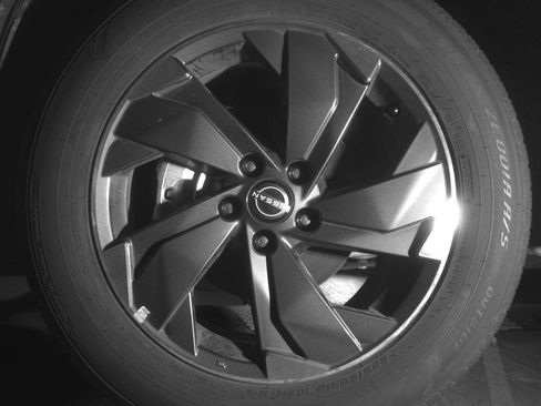 Used 2025 Nissan Rogue SV FWD image 12