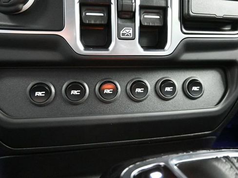 New 2025 Jeep Gladiator Sport w/ Premium Package AWD/4WD image 36