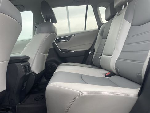 Used 2022 Toyota RAV4 XLE Premium FWD image 15