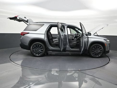 Used 2023 Chevrolet Traverse RS FWD image 35