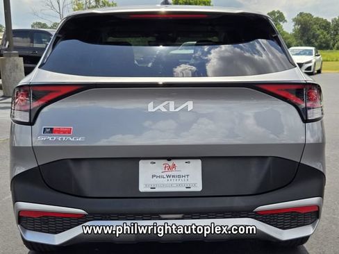 Used 2024 Kia Sportage LX FWD image 4