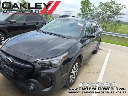 Used 2025 Subaru Outback Premium AWD/4WD image 1