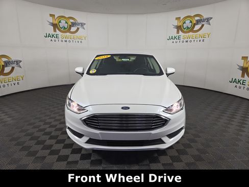Used 2018 Ford Fusion SE w/ Fusion SE Technology Package FWD image 2