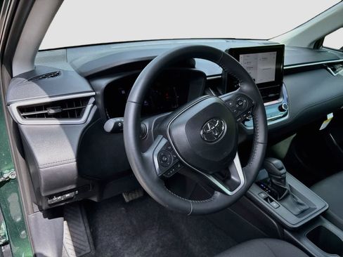 Used 2026 Toyota Corolla Cross LE FWD image 9