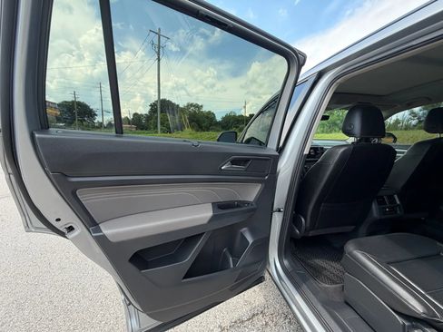 Used 2021 Volkswagen Atlas SE w/ Panoramic Sunroof Package FWD image 17