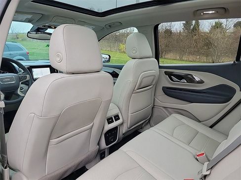 Used 2024 GMC Terrain Denali w/ Denali Premium Package image 12