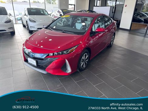 Used 2017 Toyota Prius Prime Premium image 1