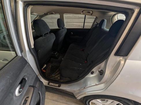 Used 2011 Nissan Versa 1.8 S FWD image 23