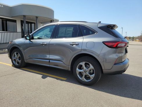 Used 2023 Ford Escape ST-Line w/ Tech Pack #1 AWD/4WD image 3