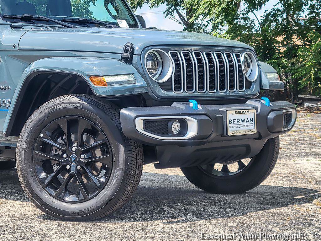 Used 2024 Jeep Wrangler Unlimited Sahara AWD/4WD image 4