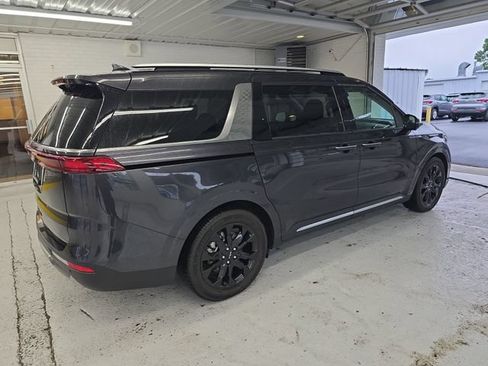Certified 2023 Kia Carnival SX FWD image 6