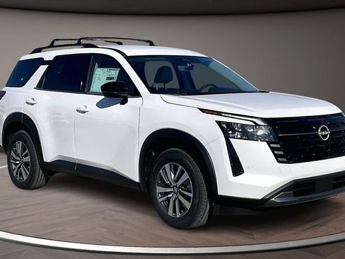 New 2026 Nissan Pathfinder SL image 2