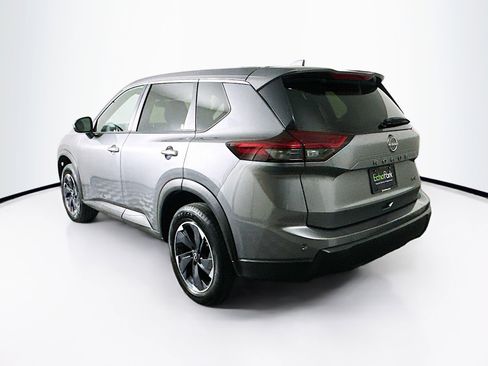 Used 2024 Nissan Rogue SV image 5