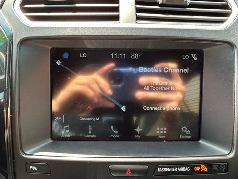 Used 2017 Ford Explorer XLT w/ XLT Technology Feature Bundle AWD/4WD image 24