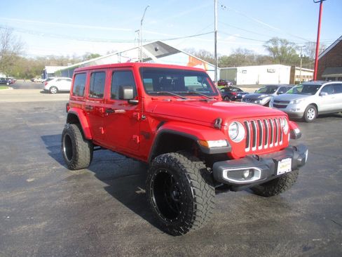 Used 2019 Jeep Wrangler Unlimited Sahara w/ Uconnect 4C Nav & Sound Group AWD/4WD image 6