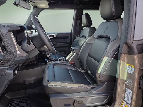 New 2025 Ford Bronco Outer Banks w/ Sasquatch Package AWD/4WD image 15