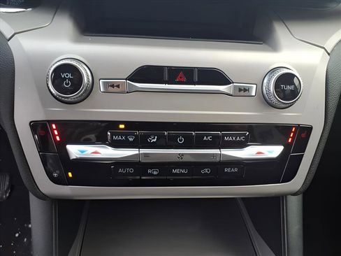 Used 2023 Ford Explorer XLT w/ Equipment Group 202A image 19