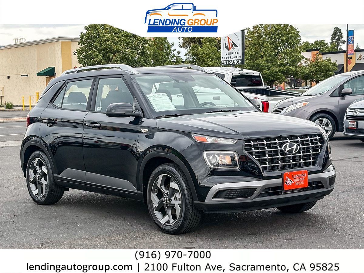 Used 2023 Hyundai Venue SEL FWD image 5