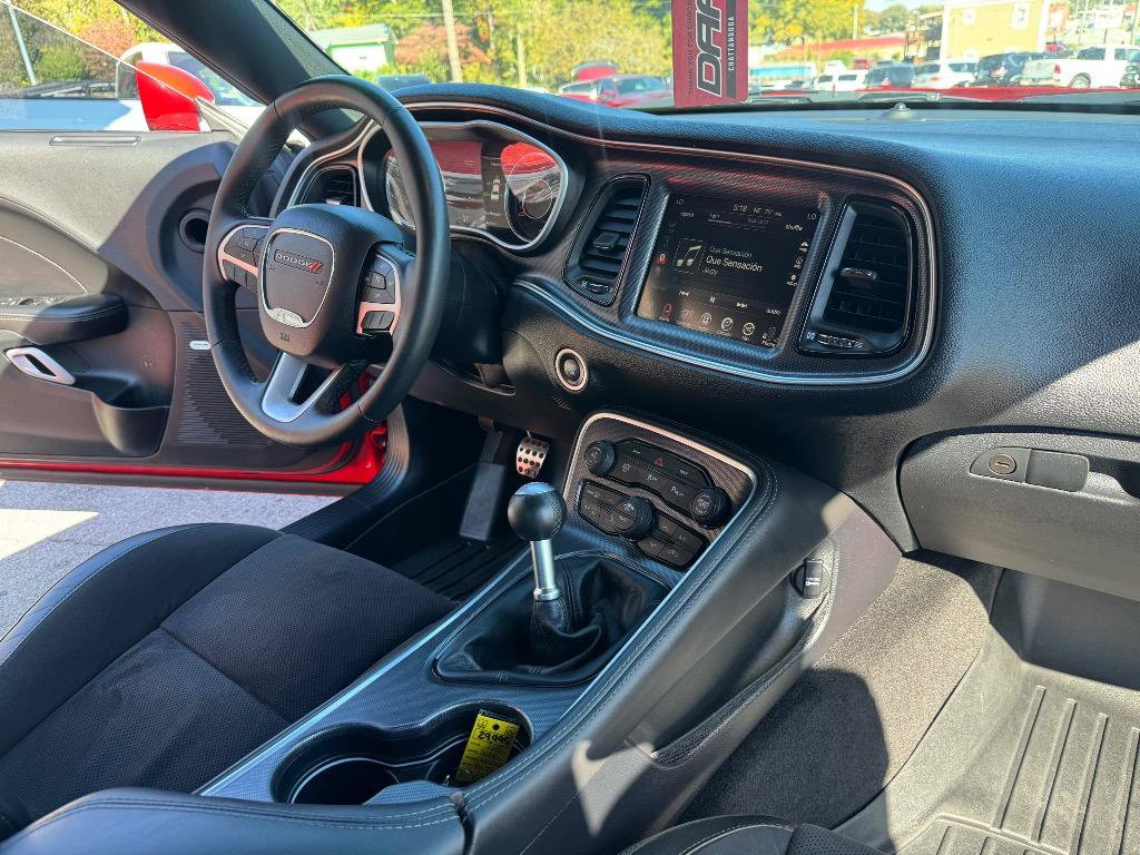 Used 2015 Dodge Challenger R/T Scat Pack w/ Leather Interior Group RWD image 24