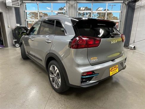 Used 2022 Kia Niro EX w/ Cold Weather Package image 3