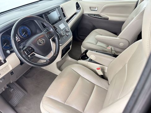 Used 2020 Toyota Sienna XLE w/ XLE Navigation Package AWD/4WD image 23