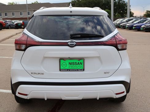 Used 2023 Nissan Kicks SV FWD image 7