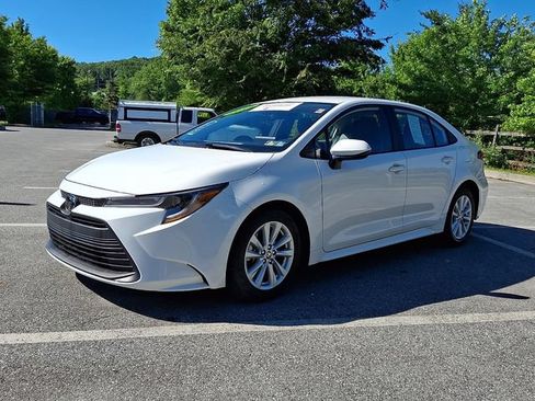 Certified 2025 Toyota Corolla LE w/ LE Premium Package FWD image 3