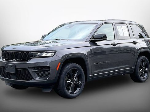 Used 2023 Jeep Grand Cherokee Altitude AWD/4WD image 4