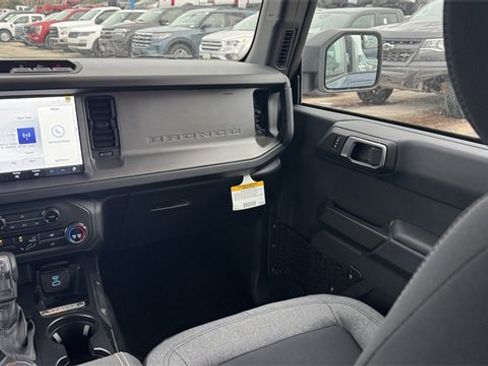 New 2025 Ford Bronco Base image 19