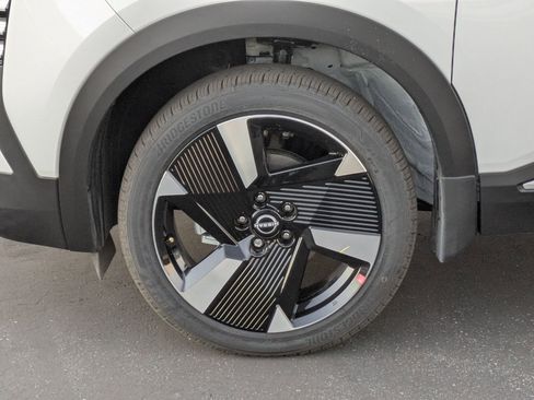 New 2026 Nissan Kicks SR image 9