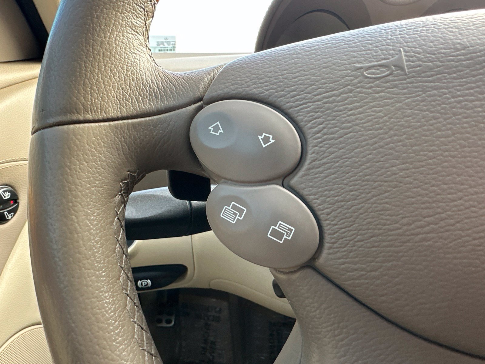 Used 2007 Mercedes-Benz SL 550 image 48