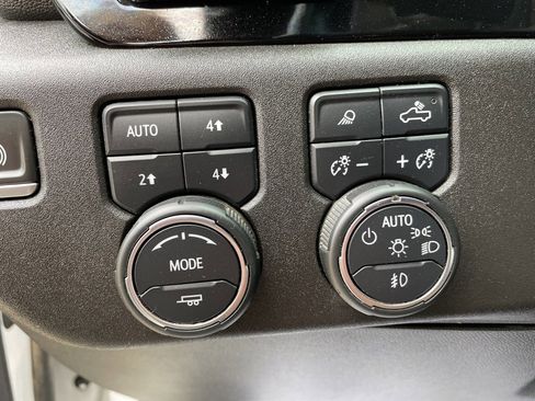 Used 2023 Chevrolet Silverado 1500 High Country w/ Technology Package image 5