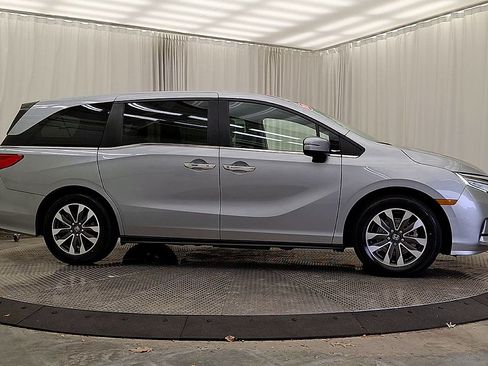 Used 2023 Honda Odyssey EX-L image 9